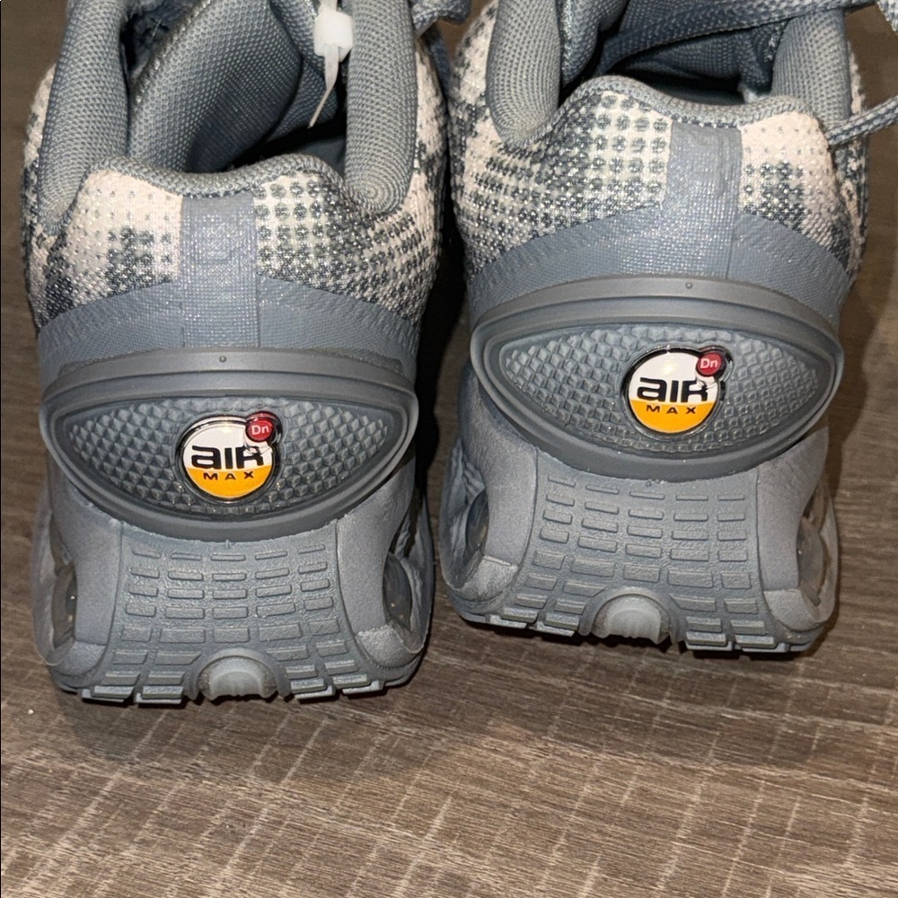 Nike Gray Sneakers New - Picture 5 of 8